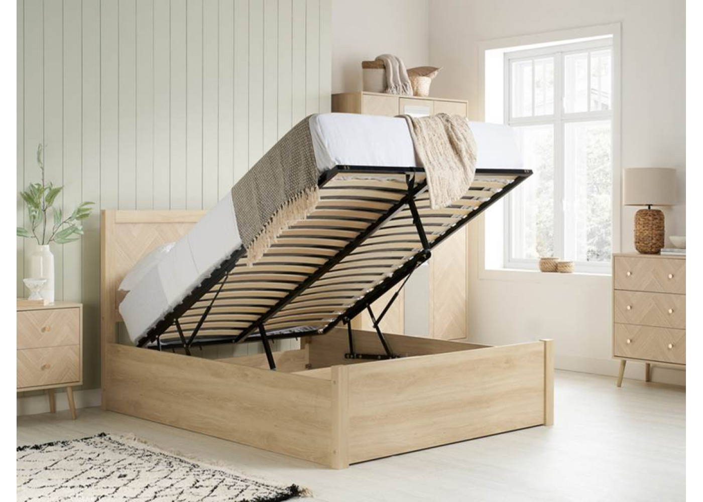 Herringford Ottoman Bed (Oak)