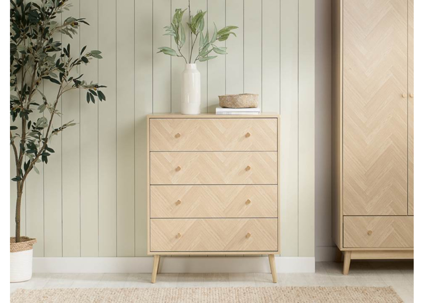 Herringford 4 Drawer Chest (Oak) 